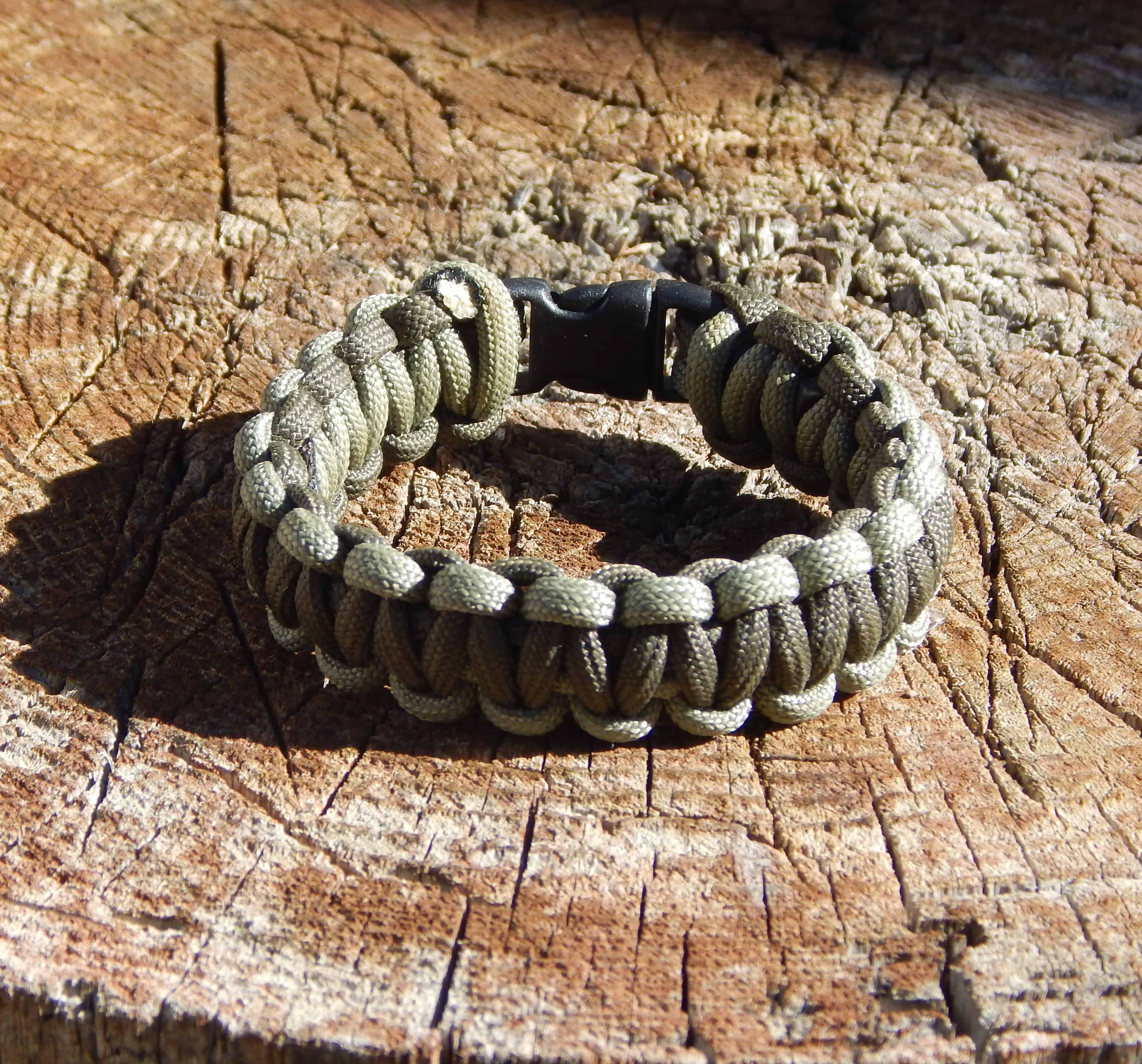 paracord bracelet