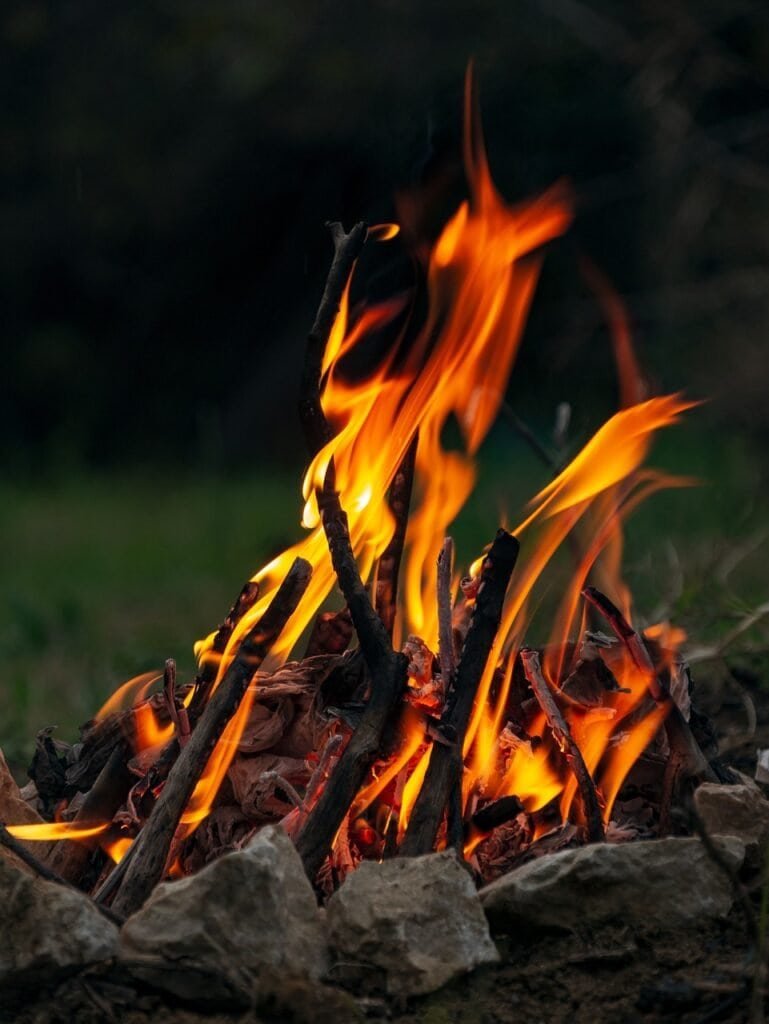 How to Build a Proper Campfire: A Step-by-Step Guide for Safe and Efficient Campfire how to build a proper campfire